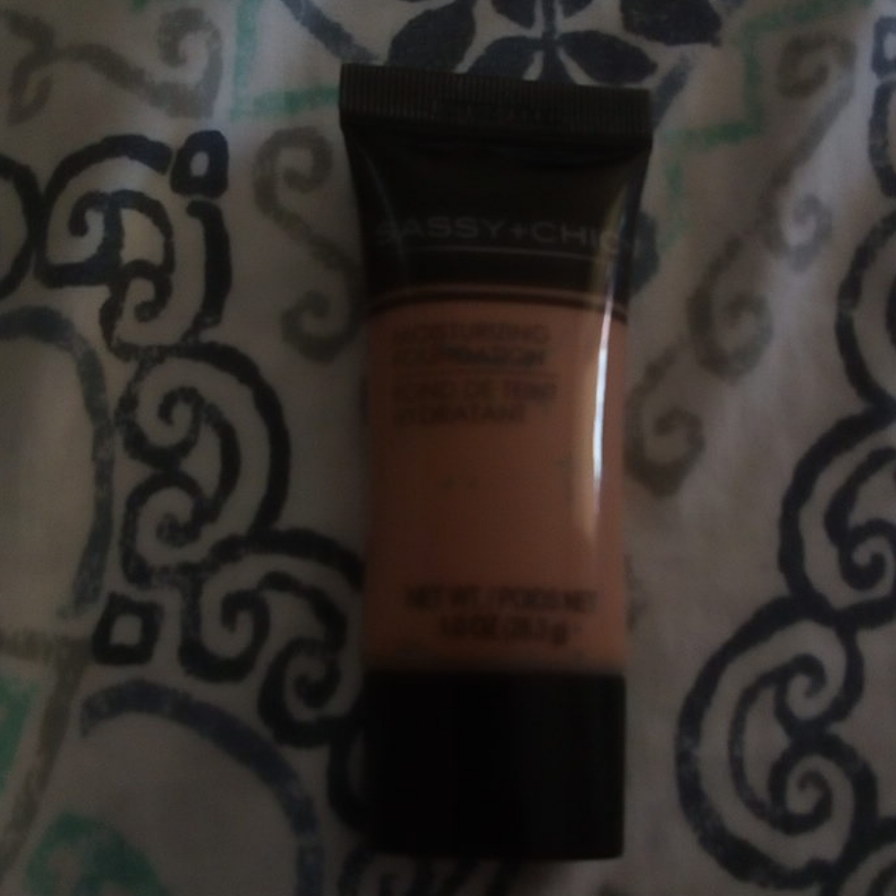 Makeup - Picture 2 of 8